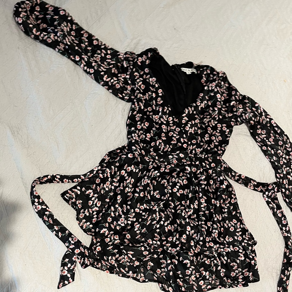 Beautiful floral print short/above the knee dress - size 1